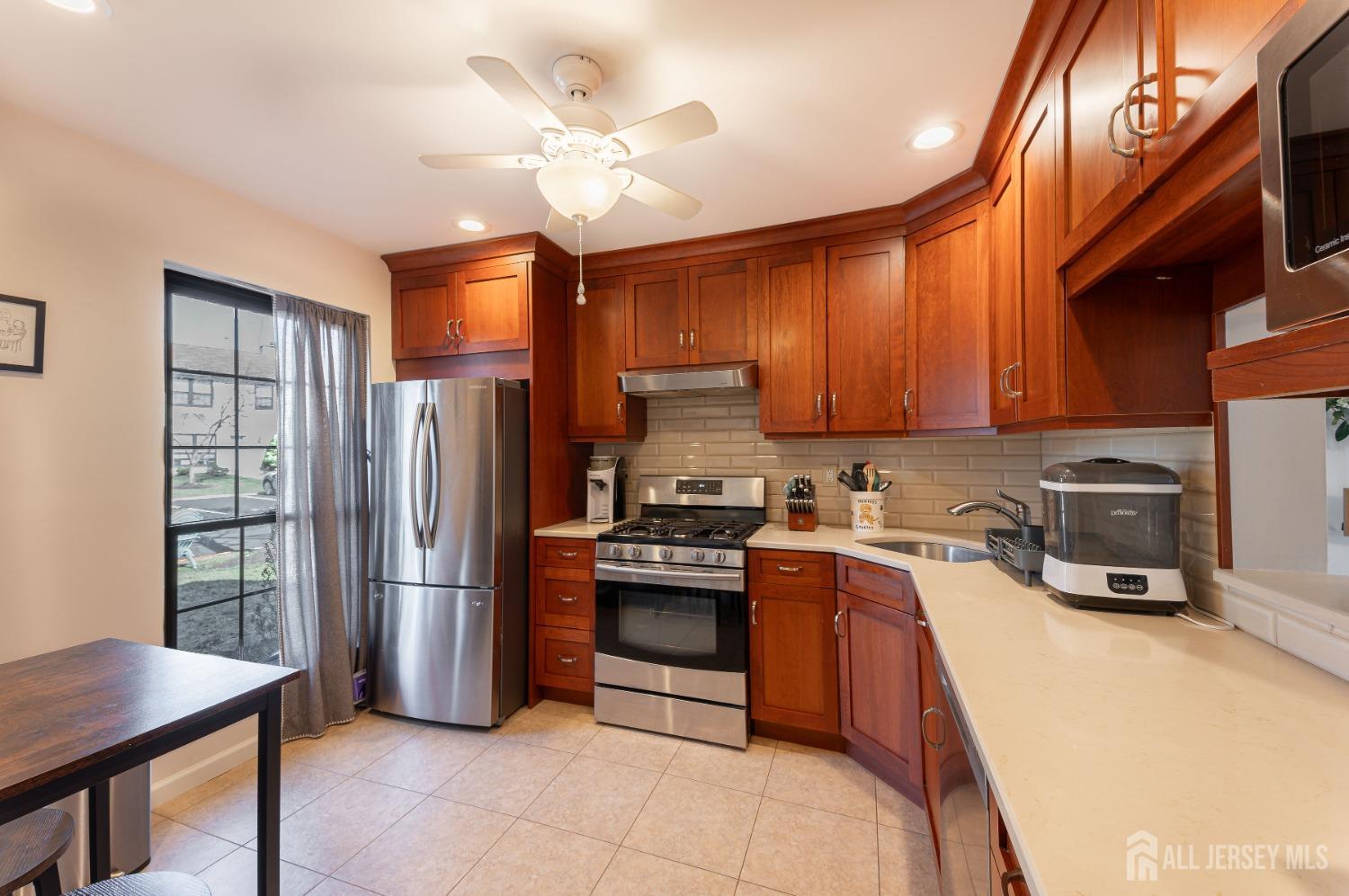 220 Hampshire Court, Piscataway, New Jersey image 10