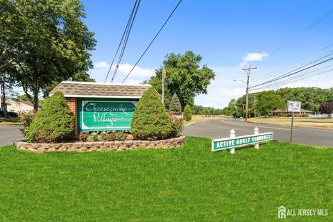 Condo For Sale - 5 Pennsylvania Drive<br/> Matawan, NJ 07747