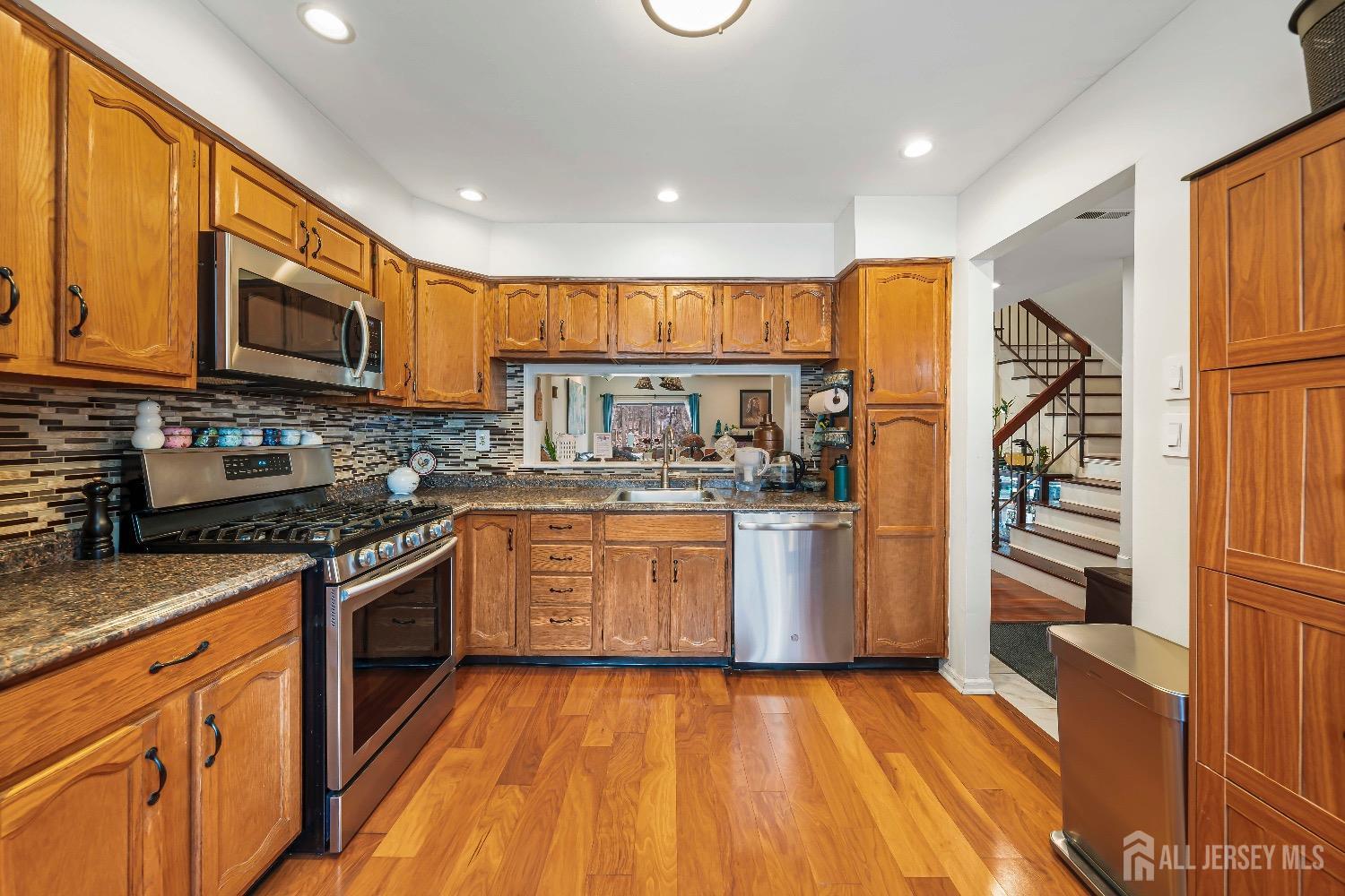 3504 N Cricket Circle, Edison, New Jersey image 15