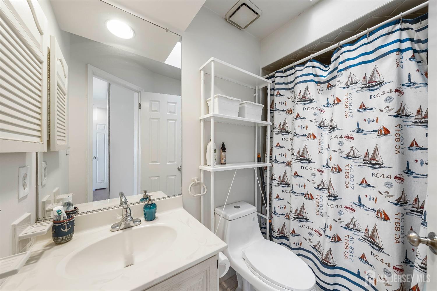 3504 N Cricket Circle, Edison, New Jersey image 3
