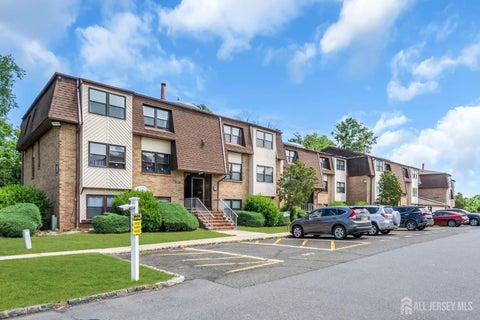 Condo For Sale - 1909 Raspberry Court<br/> Middlesex County, Edison, NJ 08817