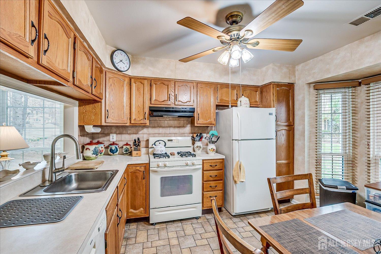 506 Maplecrest Road, Edison, New Jersey image 11