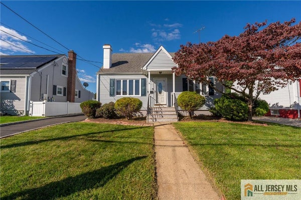 18 ROSELAND PL, NORTH BRUNSWICK, NJ 08902 - Image f79ef3e46f186f0829e223a8e59ea4a9/2220812659