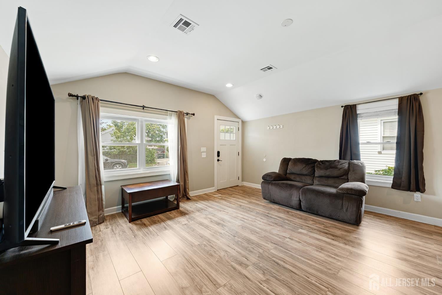 285 Shoreland Circle