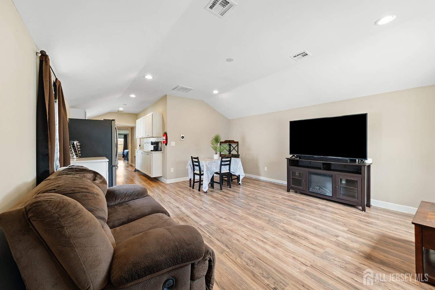 285 Shoreland Circle