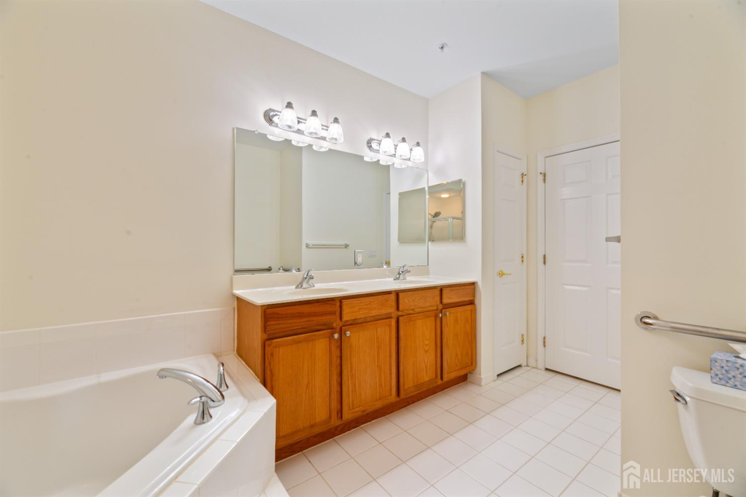 2206 Cedar Village Boulevard, East Brunswick, New Jersey image 22