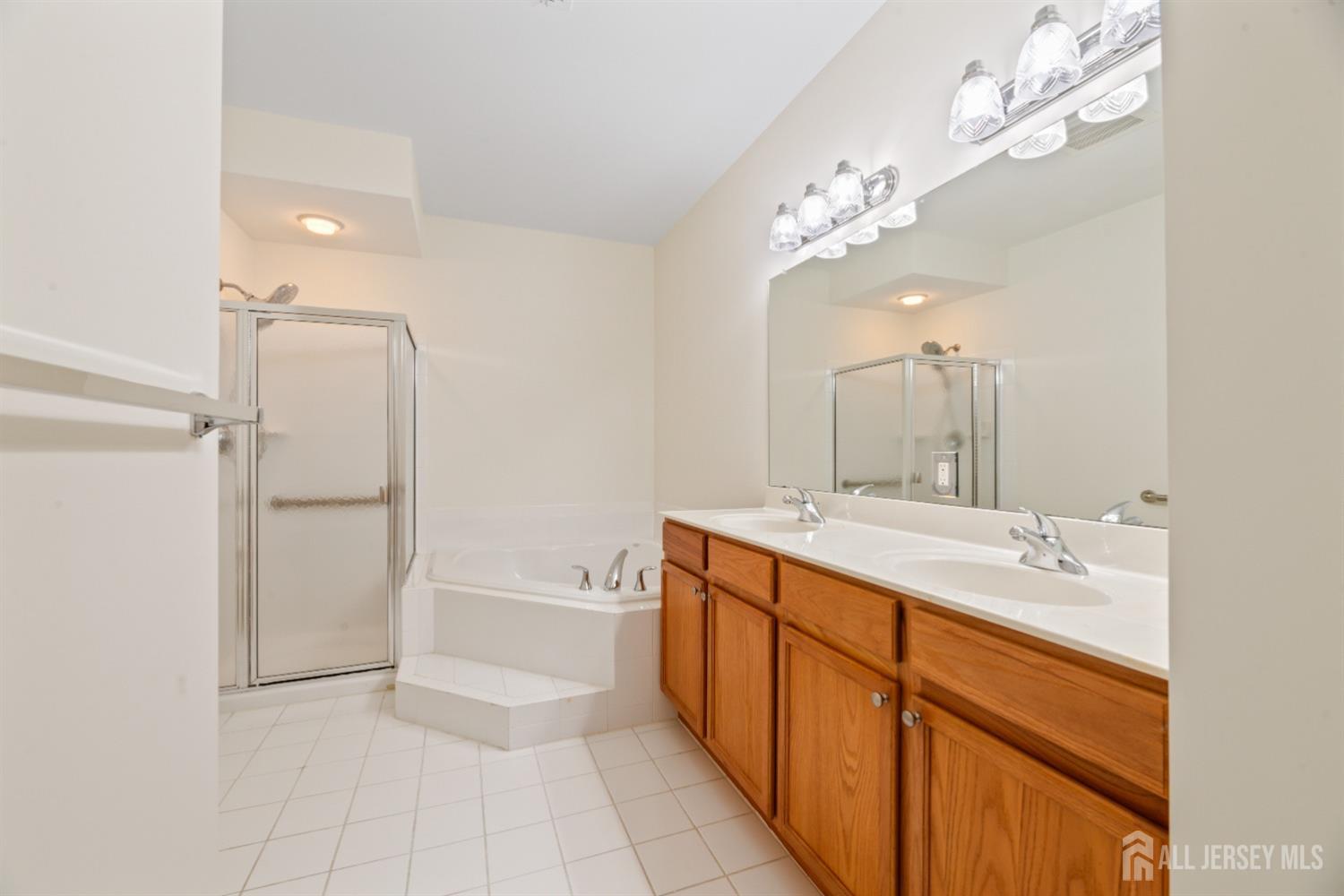 2206 Cedar Village Boulevard, East Brunswick, New Jersey image 21