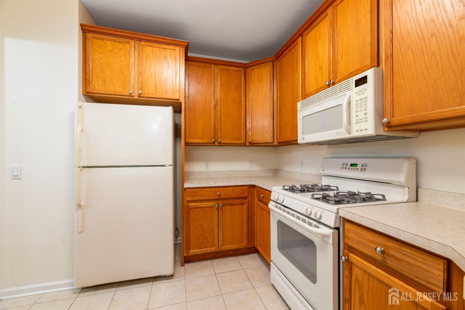 2206 Cedar Village Boulevard, East Brunswick, New Jersey image 17