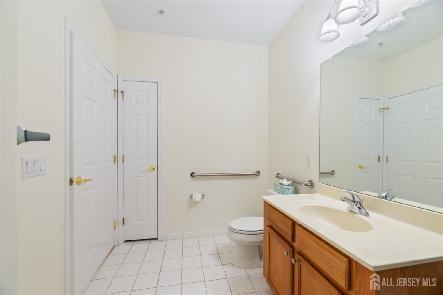 2206 Cedar Village Boulevard, East Brunswick, New Jersey image 25