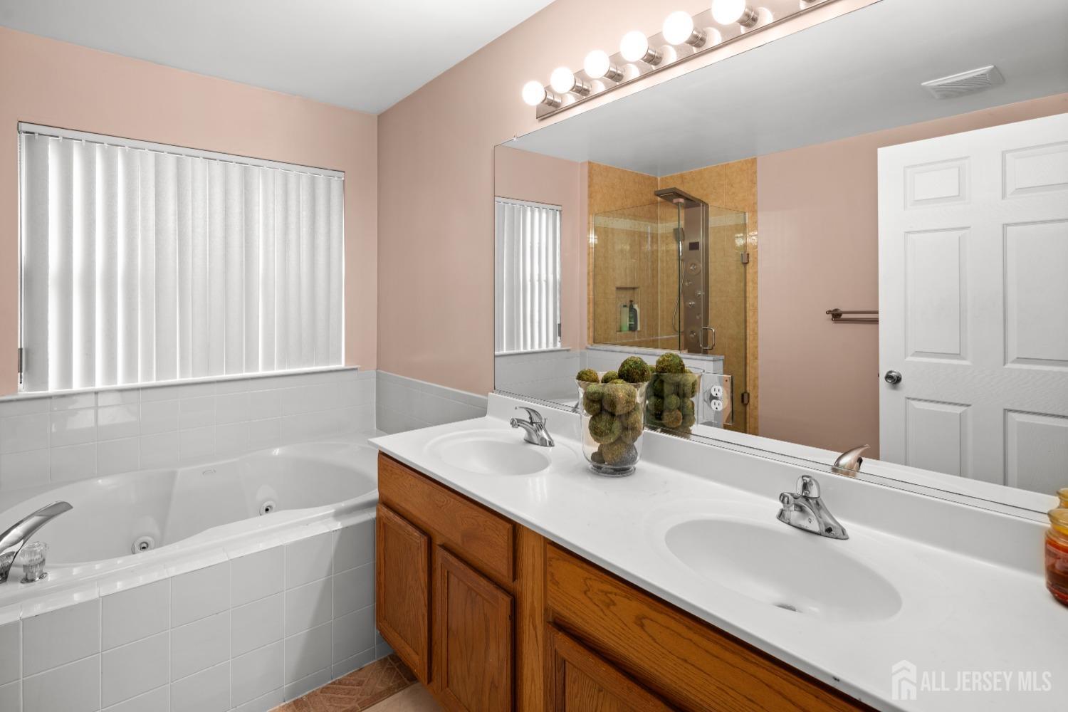 11 Winding Brook Way, Edison, New Jersey image 27