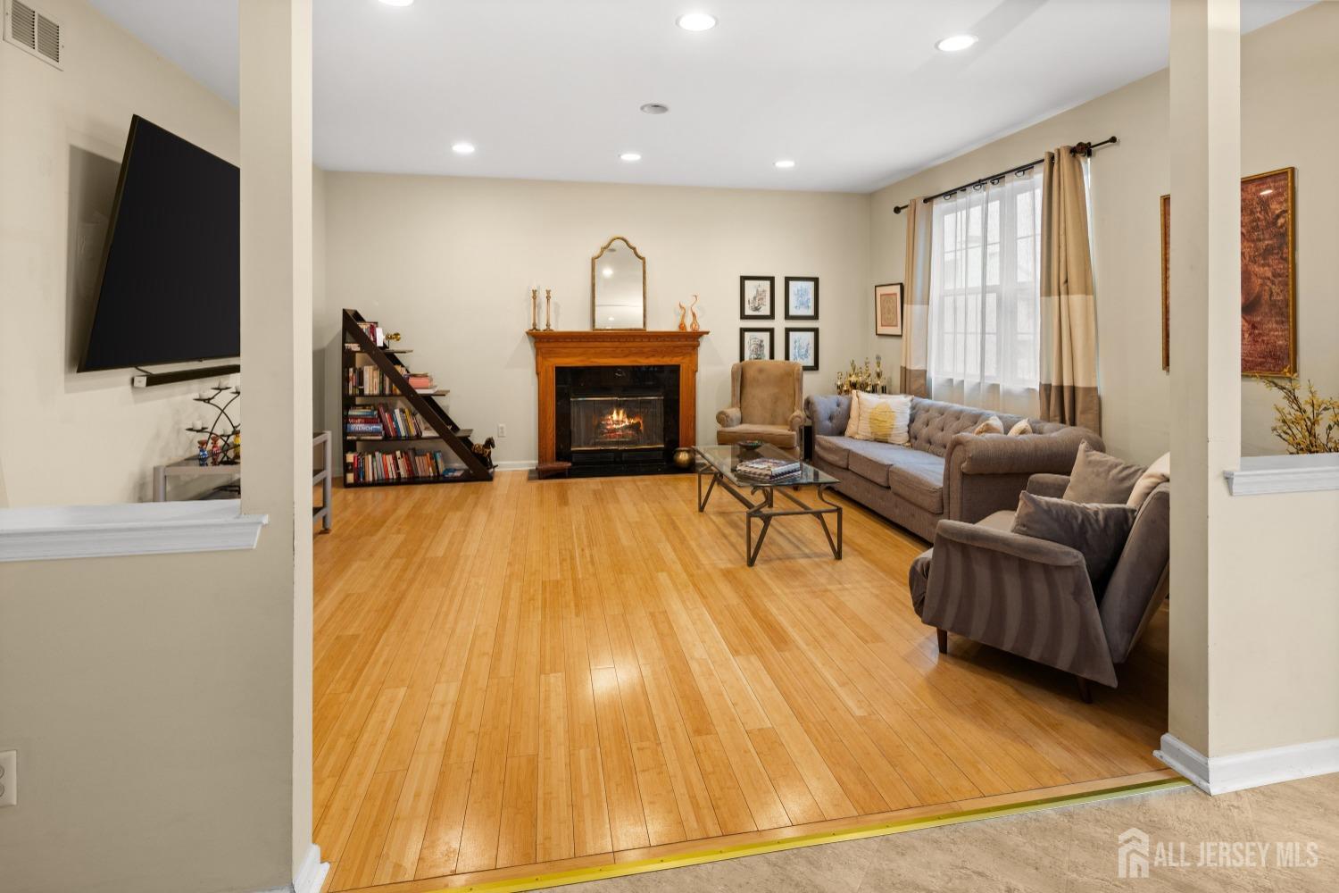 11 Winding Brook Way, Edison, New Jersey image 17