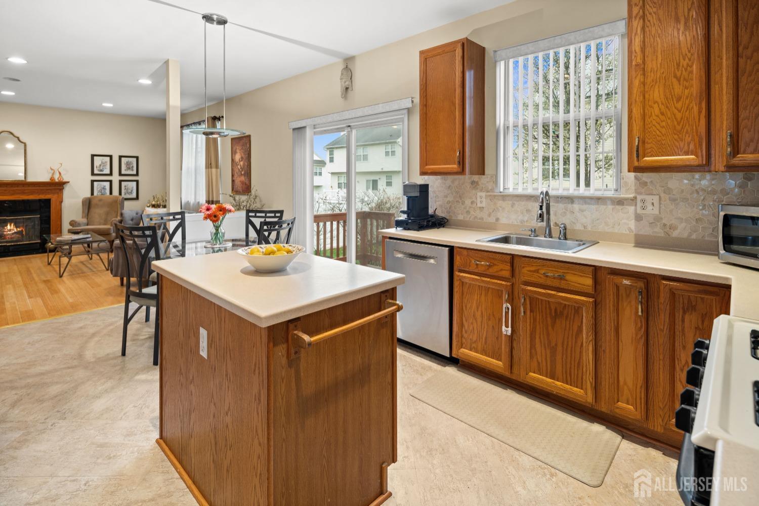 11 Winding Brook Way, Edison, New Jersey image 14