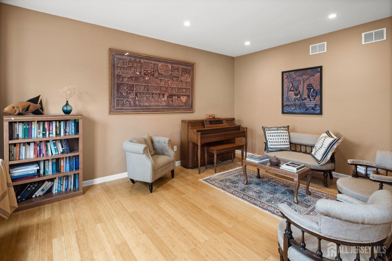 11 Winding Brook Way, Edison, New Jersey image 4