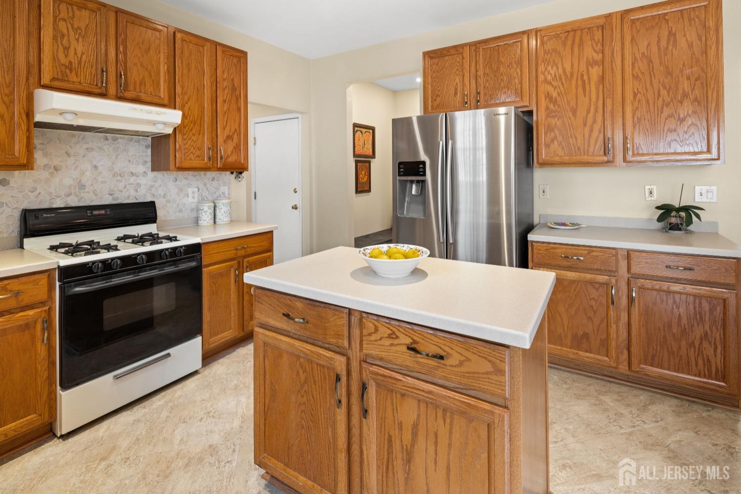 11 Winding Brook Way, Edison, New Jersey image 12