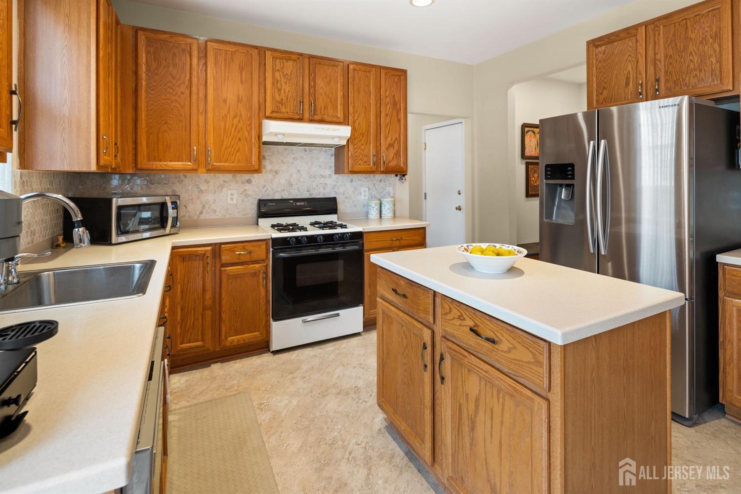 11 Winding Brook Way, Edison, New Jersey image 11