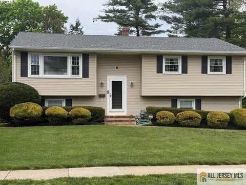 Homes For Sale - 6 Greenbrae Court<br/> Middlesex County, East Brunswick, NJ 08816