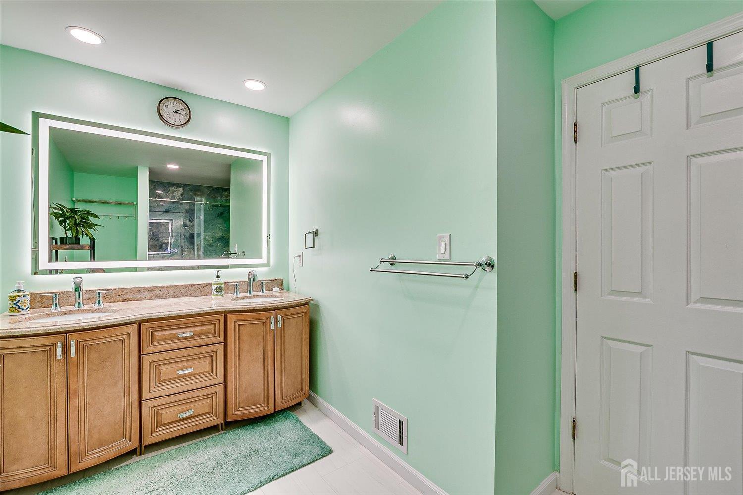 55 Devon Drive, East Brunswick, New Jersey image 27