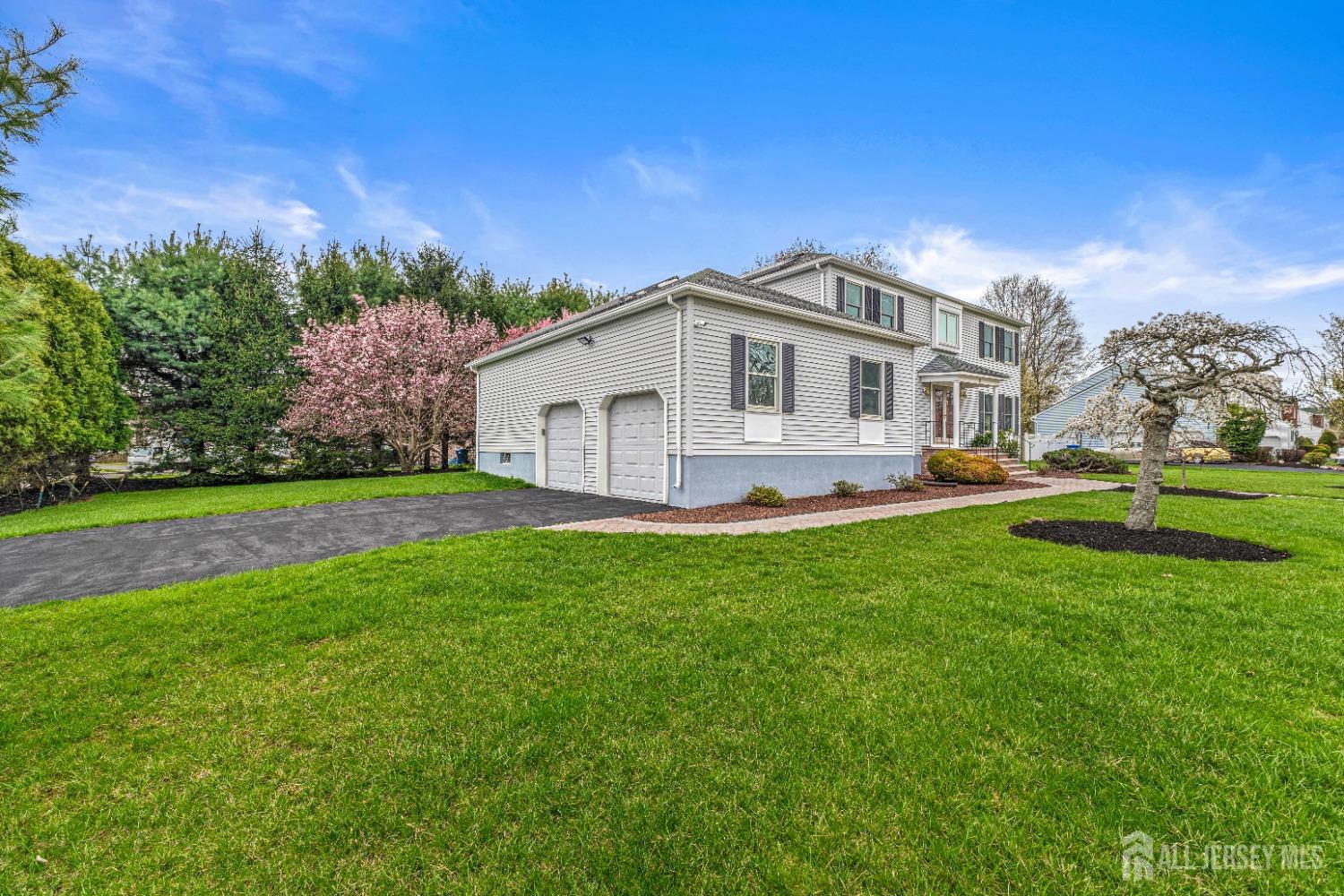 8 Silver Hollow, North Brunswick, New Jersey image 3