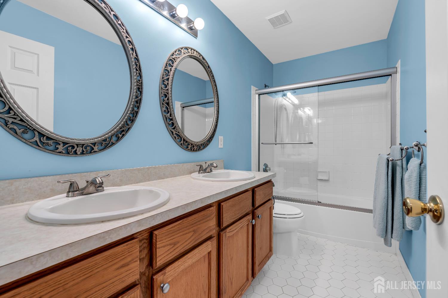 1 Westlake Court, Morganville, New Jersey image 41