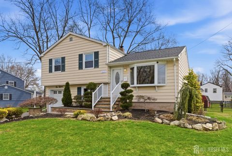 Homes For Sale - 215 Oakmanor Parkway<br/> Middlesex County, South Plainfield, NJ 07080