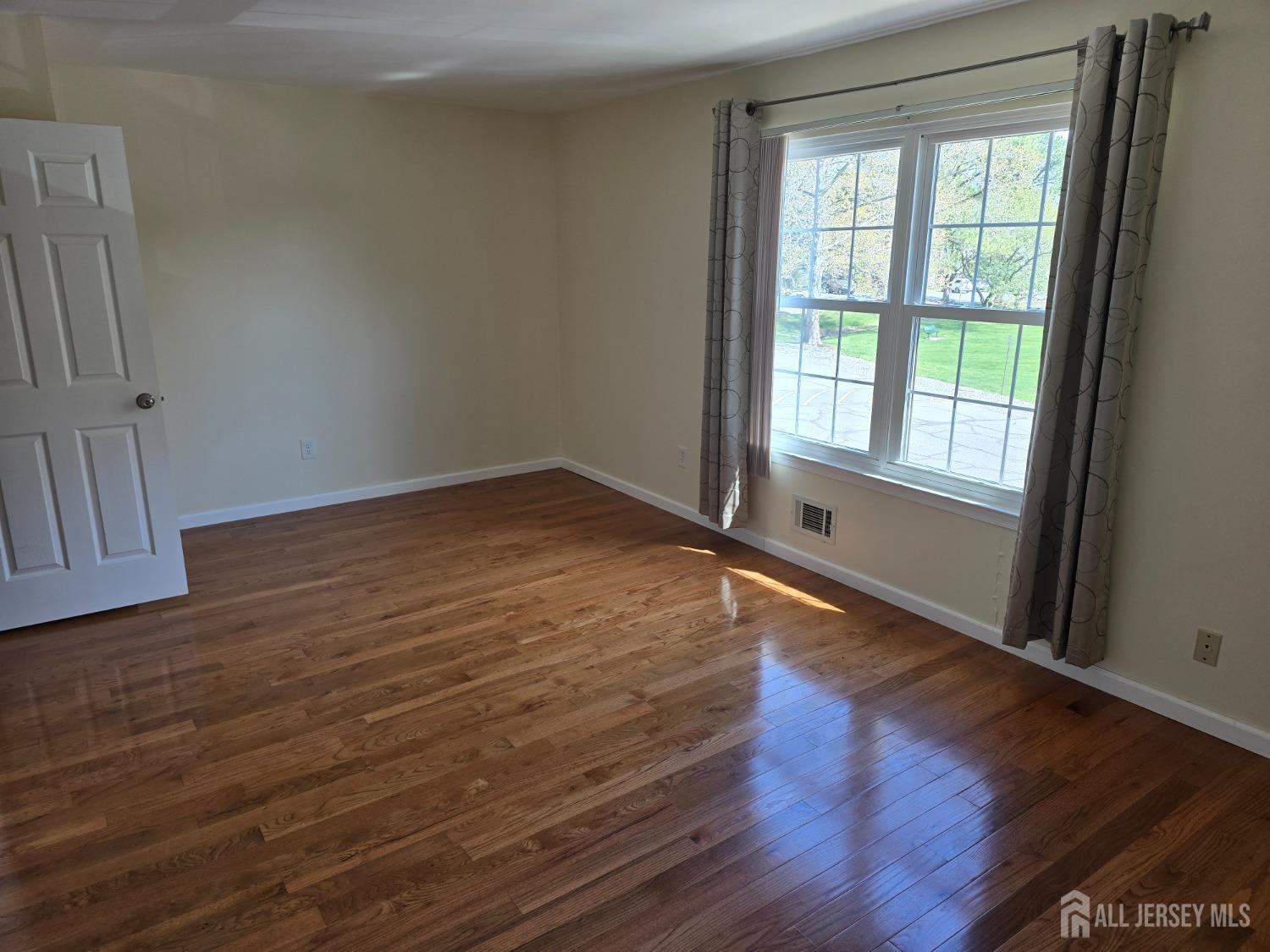 50 Pheasant Run, Edison, New Jersey image 31