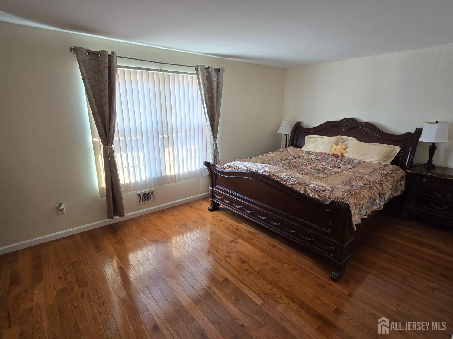 50 Pheasant Run, Edison, New Jersey image 32