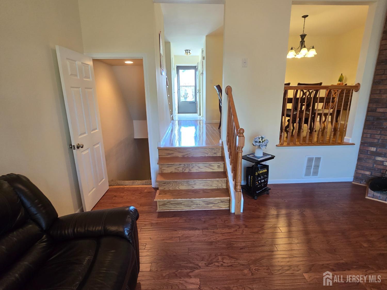 50 Pheasant Run, Edison, New Jersey image 23