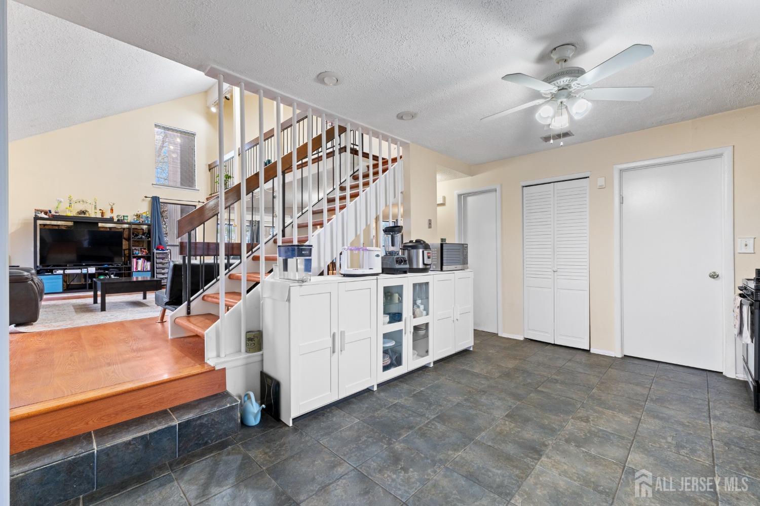 520 Westgate Drive, Edison, New Jersey image 20