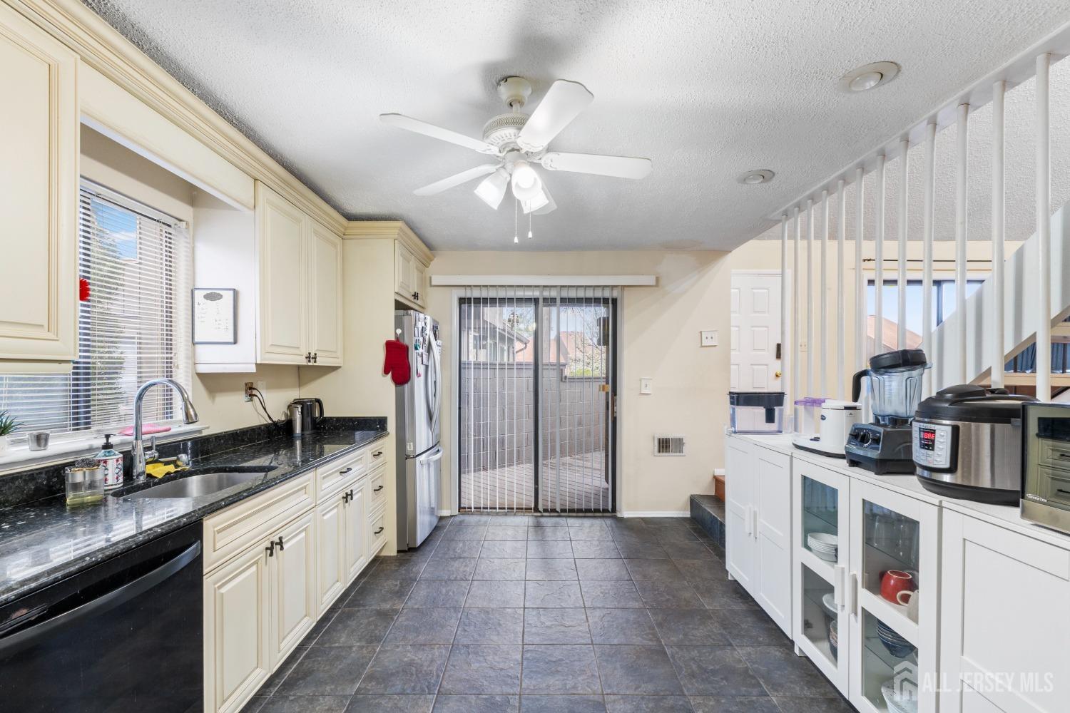 520 Westgate Drive, Edison, New Jersey image 18