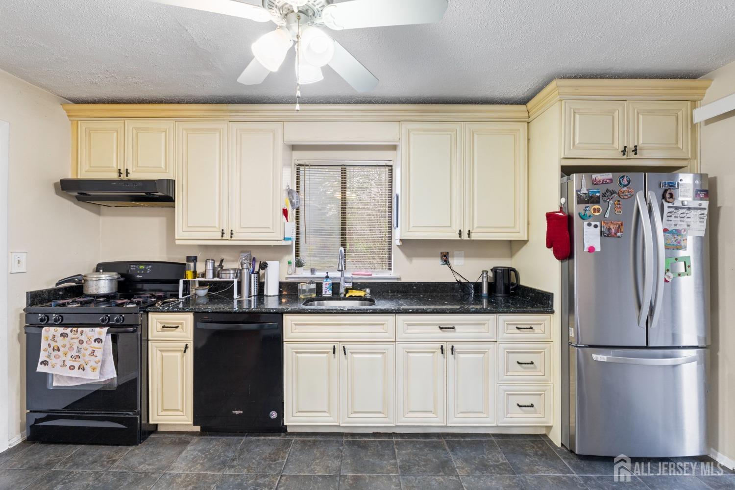 520 Westgate Drive, Edison, New Jersey image 19