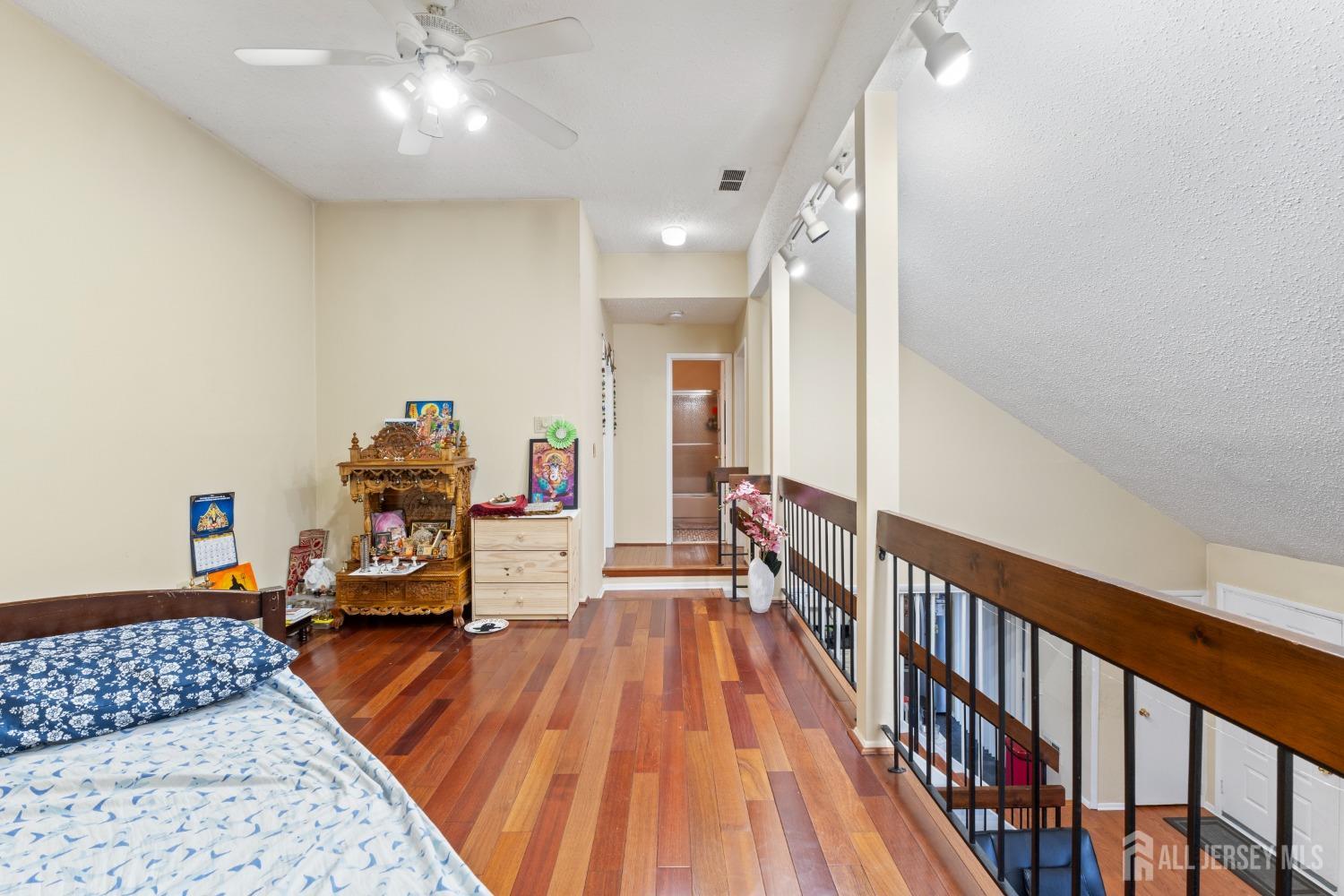 520 Westgate Drive, Edison, New Jersey image 28