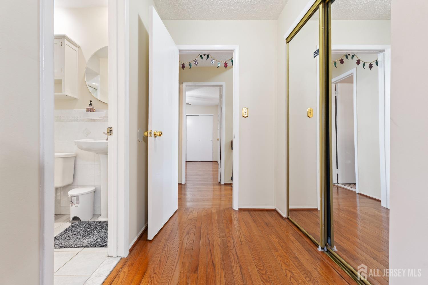 520 Westgate Drive, Edison, New Jersey image 33