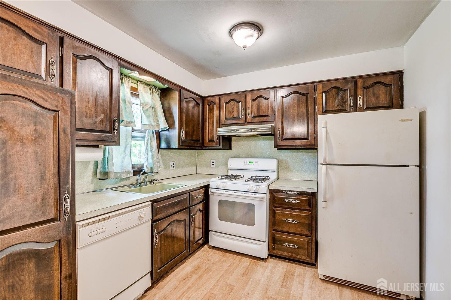 6 N Minnisink Avenue, Sayreville, New Jersey image 9