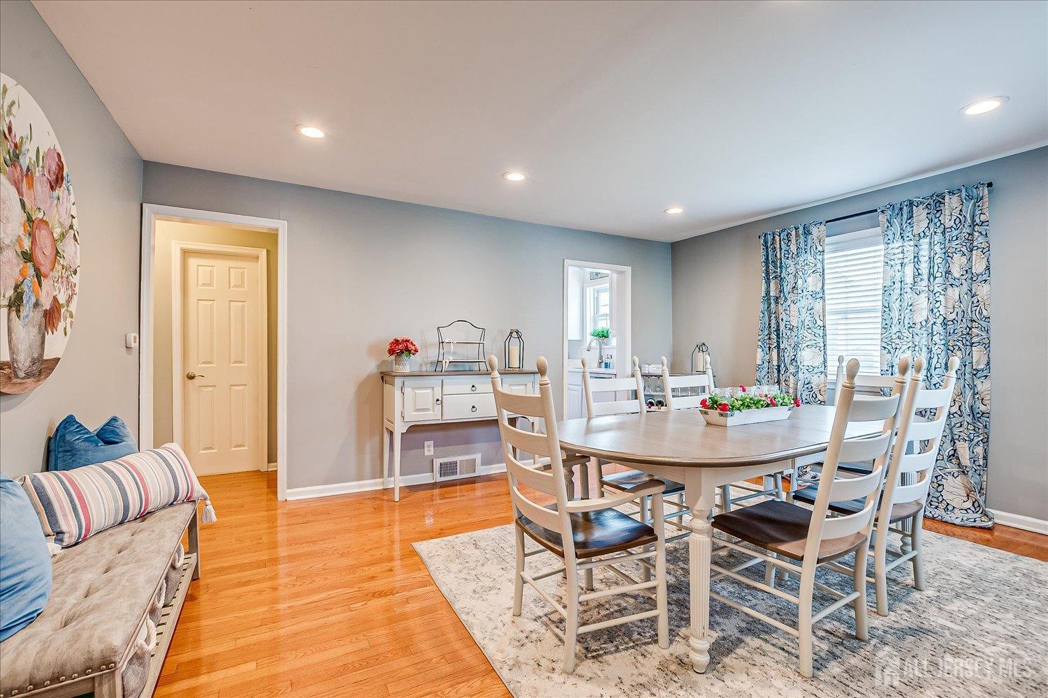 115 Oakmanor Parkway, South Plainfield, New Jersey image 3
