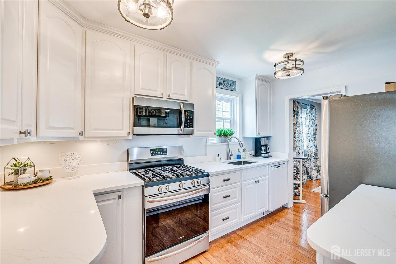 115 Oakmanor Parkway, South Plainfield, New Jersey image 5