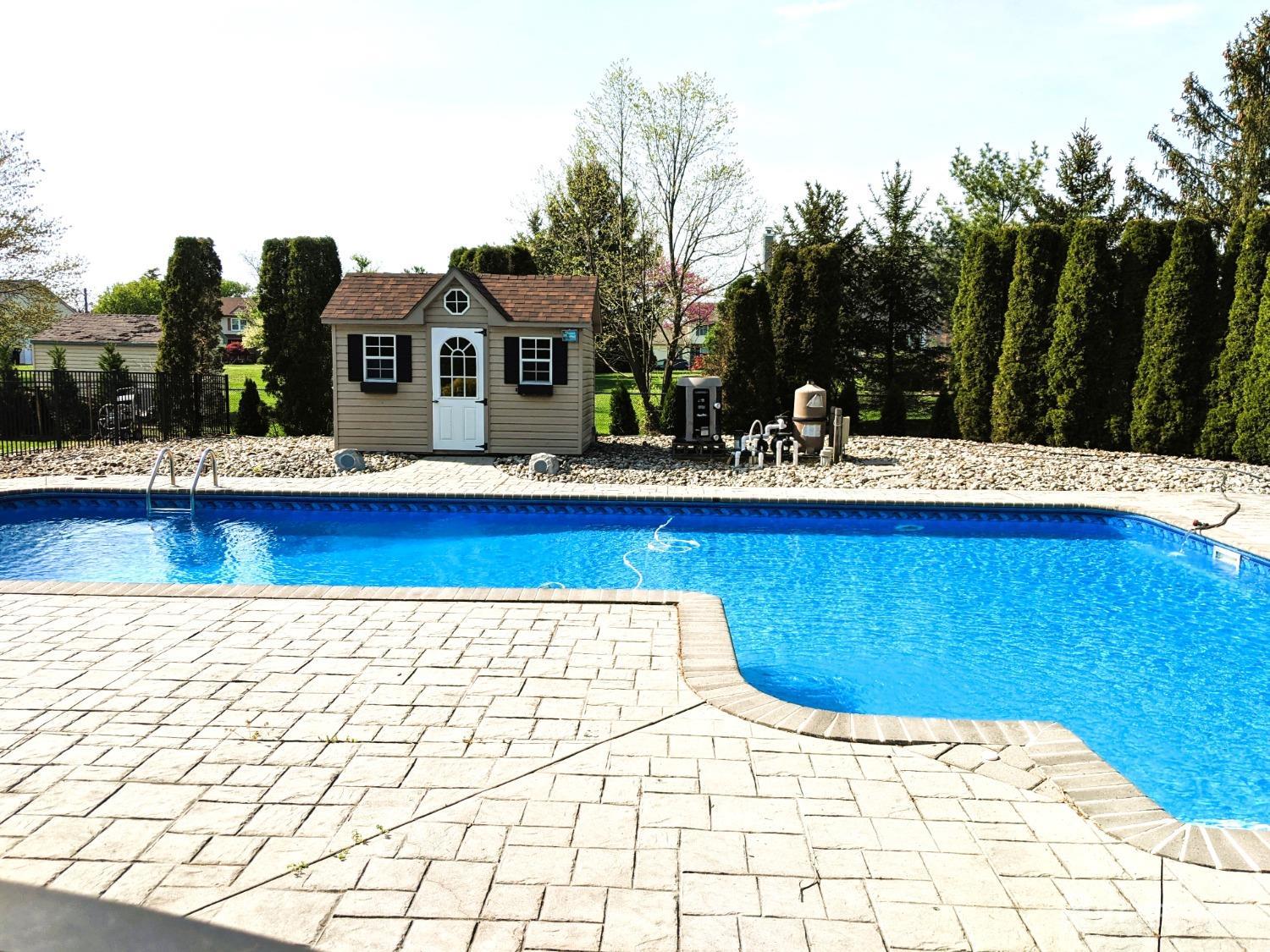 Franklin Twsp, New Jersey 08873, United States, 4 Bedrooms Bedrooms, ,3 BathroomsBathrooms,Residential,Pending,100683