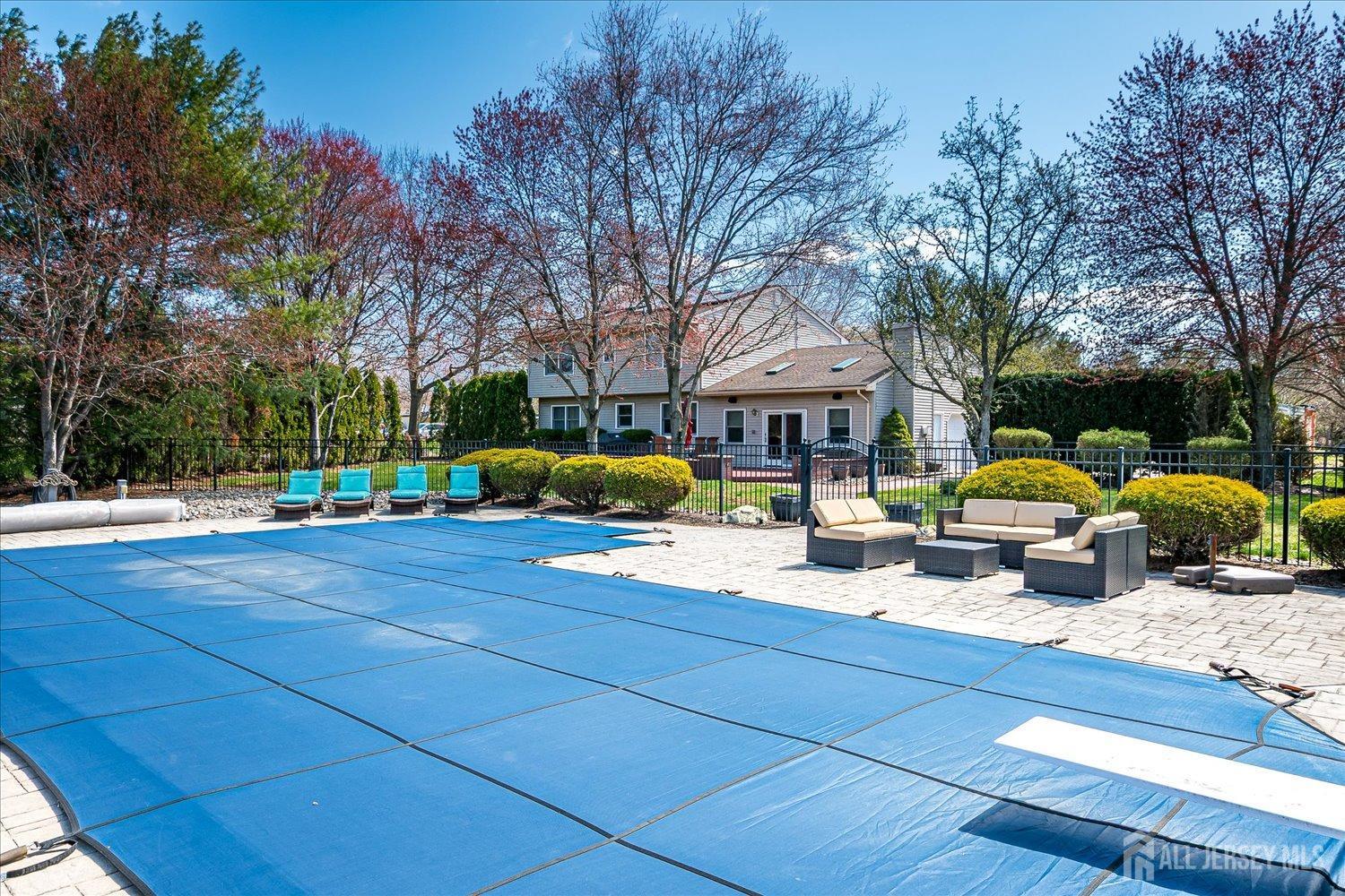 Franklin Twsp, New Jersey 08873, United States, 4 Bedrooms Bedrooms, ,3 BathroomsBathrooms,Residential,Pending,100683