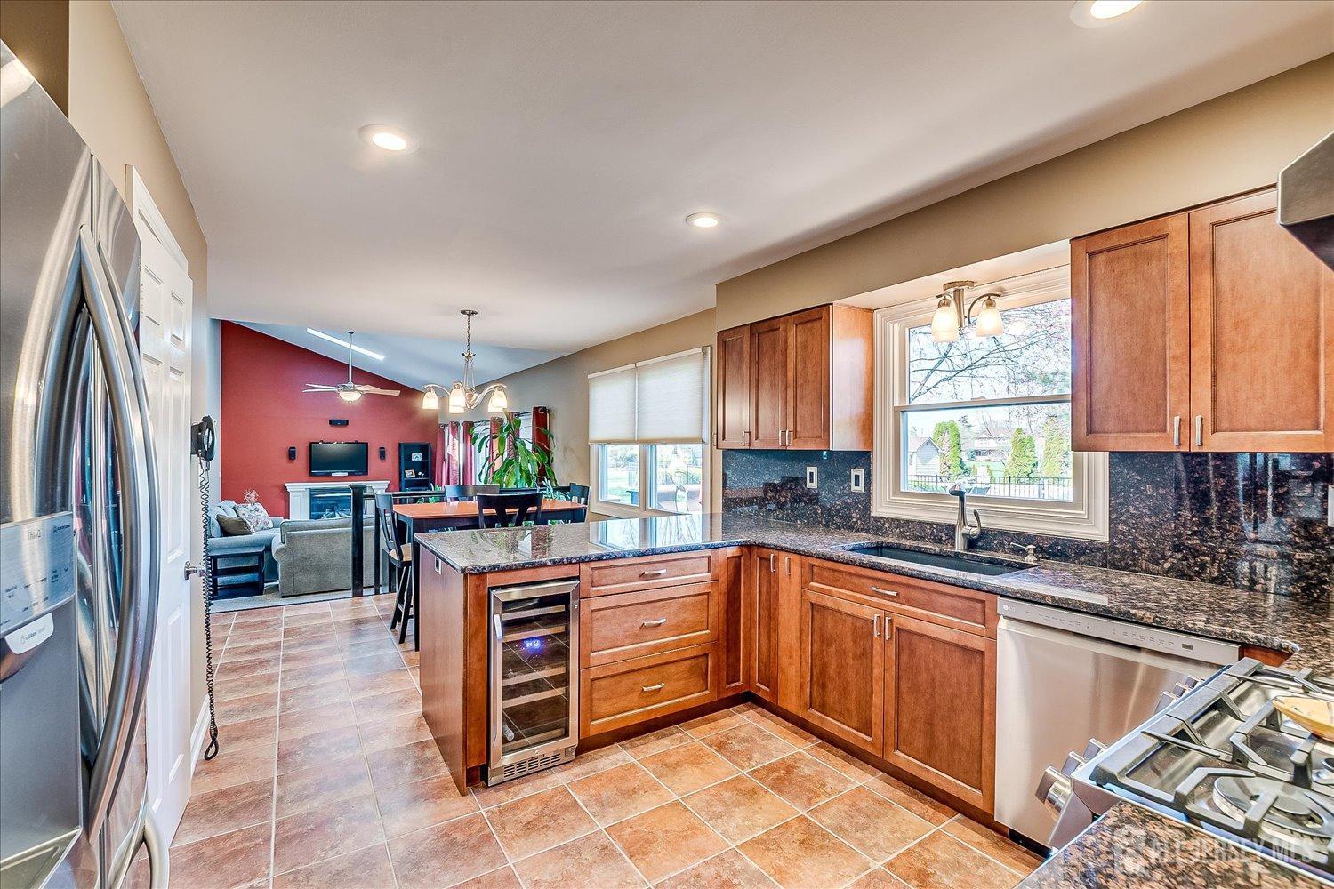 Franklin Twsp, New Jersey 08873, United States, 4 Bedrooms Bedrooms, ,3 BathroomsBathrooms,Residential,Pending,100683