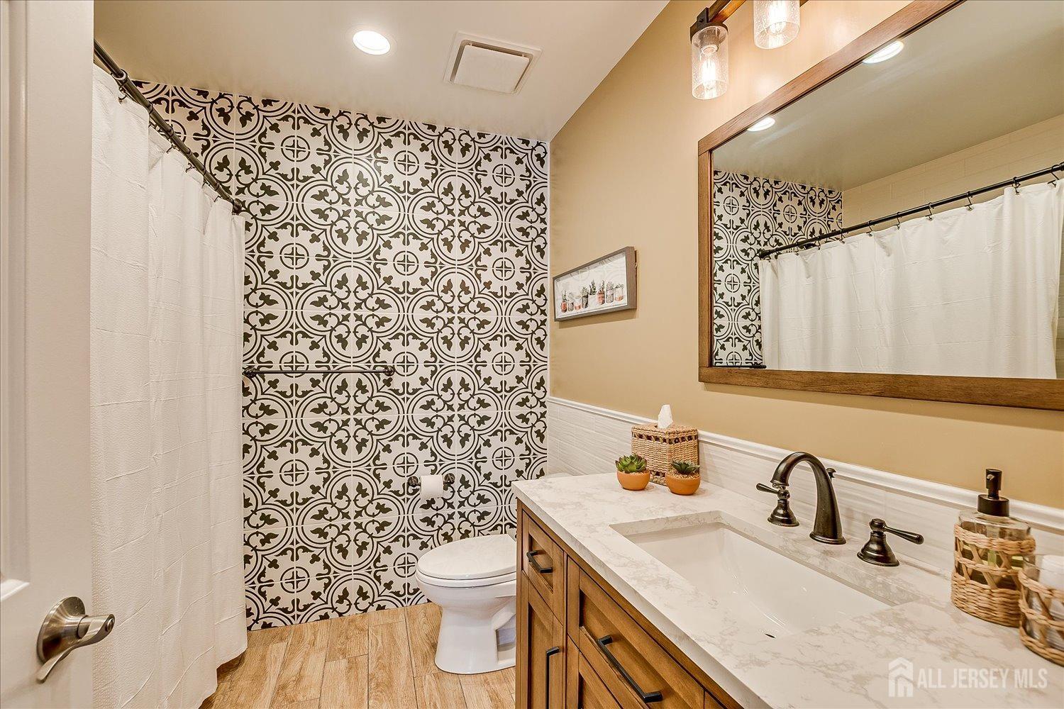 Franklin Twsp, New Jersey 08873, United States, 4 Bedrooms Bedrooms, ,3 BathroomsBathrooms,Residential,Pending,100683