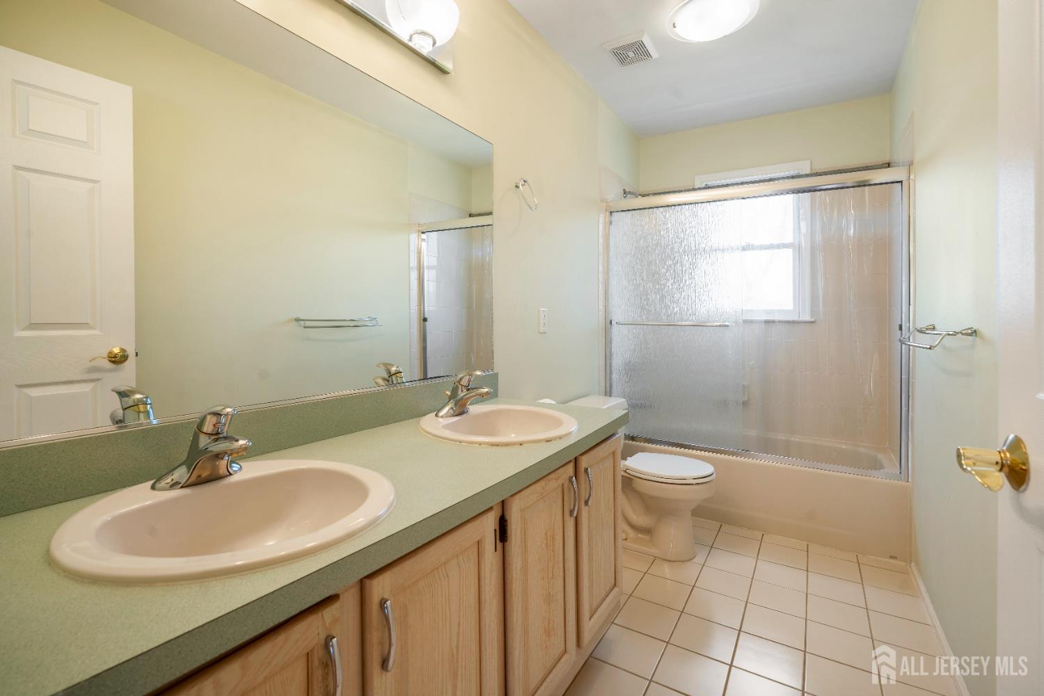 East Brunswick, New Jersey, 08816, United States, 4 Bedrooms Bedrooms, ,4 BathroomsBathrooms,Residential,Active,2028183
