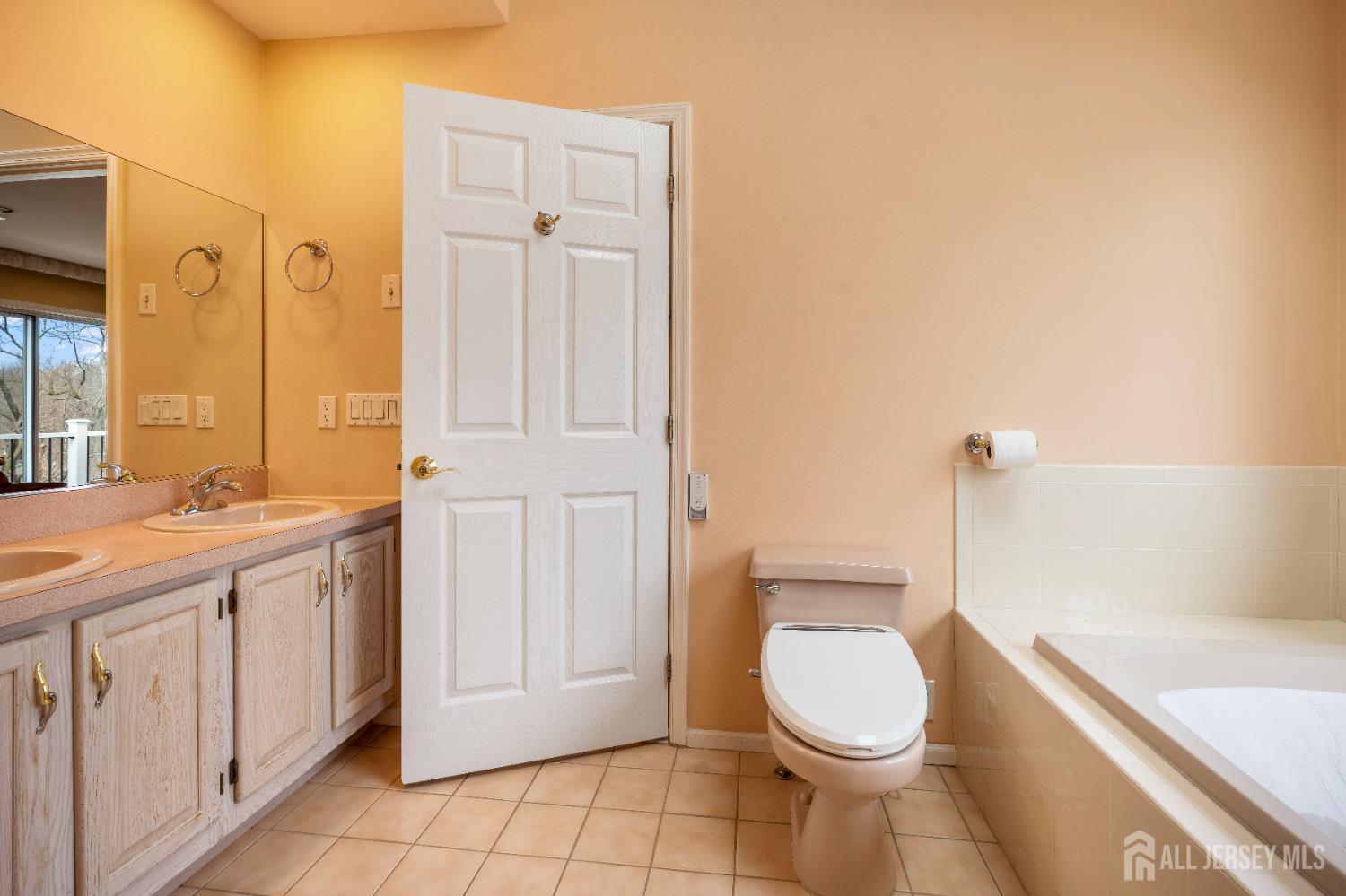 East Brunswick, New Jersey, 08816, United States, 4 Bedrooms Bedrooms, ,4 BathroomsBathrooms,Residential,Active,2028183