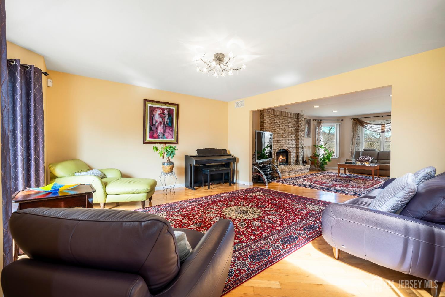 East Brunswick, New Jersey, 08816, United States, 4 Bedrooms Bedrooms, ,4 BathroomsBathrooms,Residential,Active,2028183