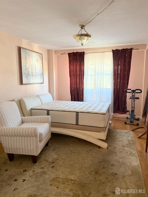 Condo For Sale - 123 S Adelaide Avenue #2D<br/> Middlesex County, Highland Park, NJ 08904