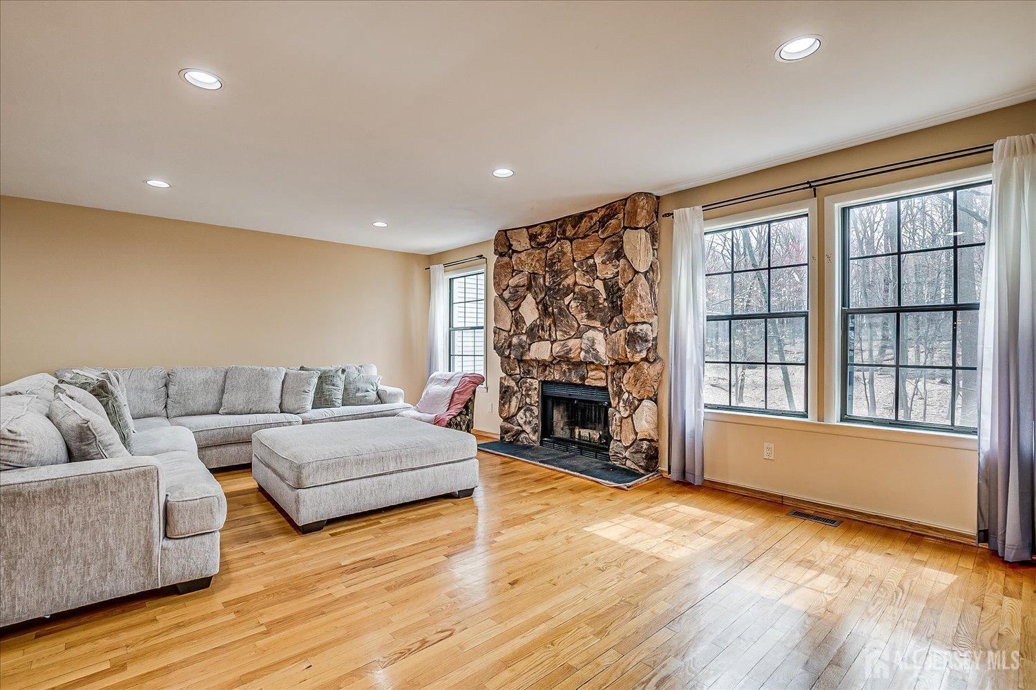 4404 Stonehedge Road, Edison, New Jersey image 15