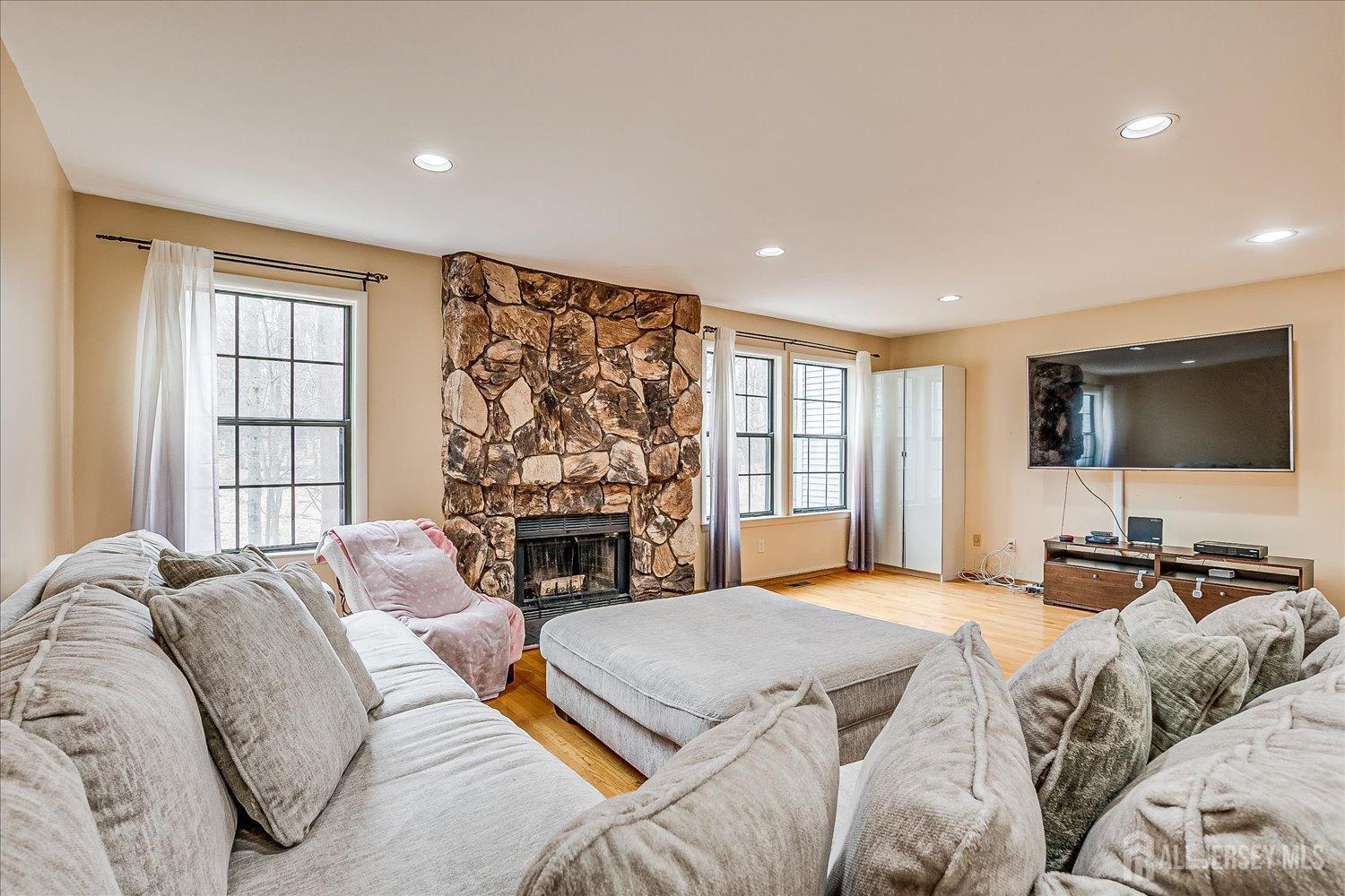 4404 Stonehedge Road, Edison, New Jersey image 13