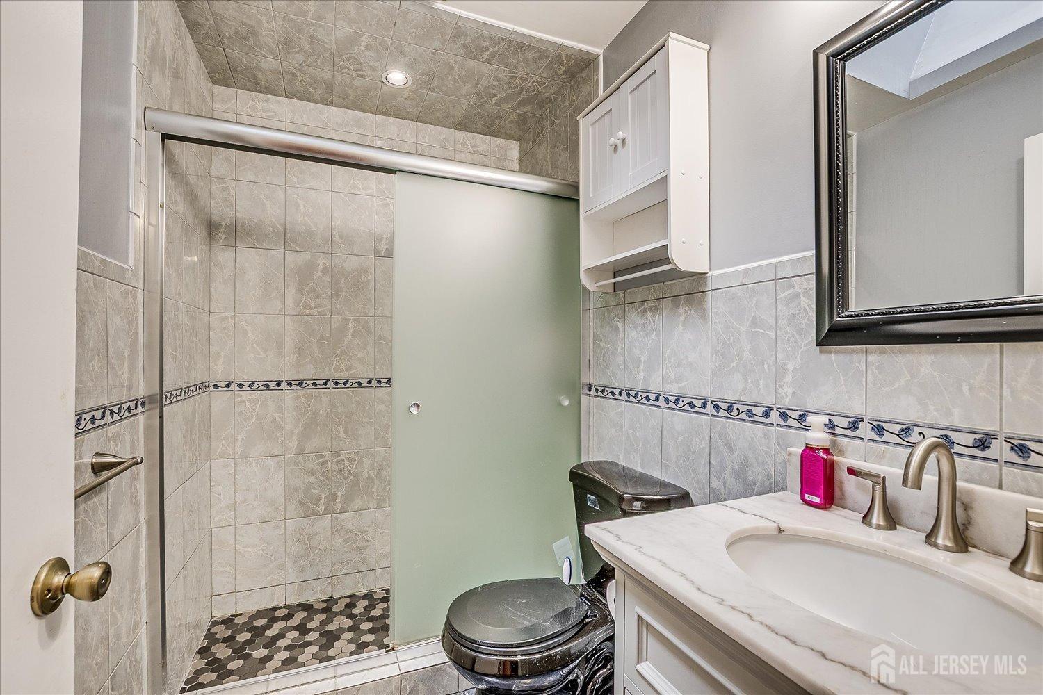 4404 Stonehedge Road, Edison, New Jersey image 34