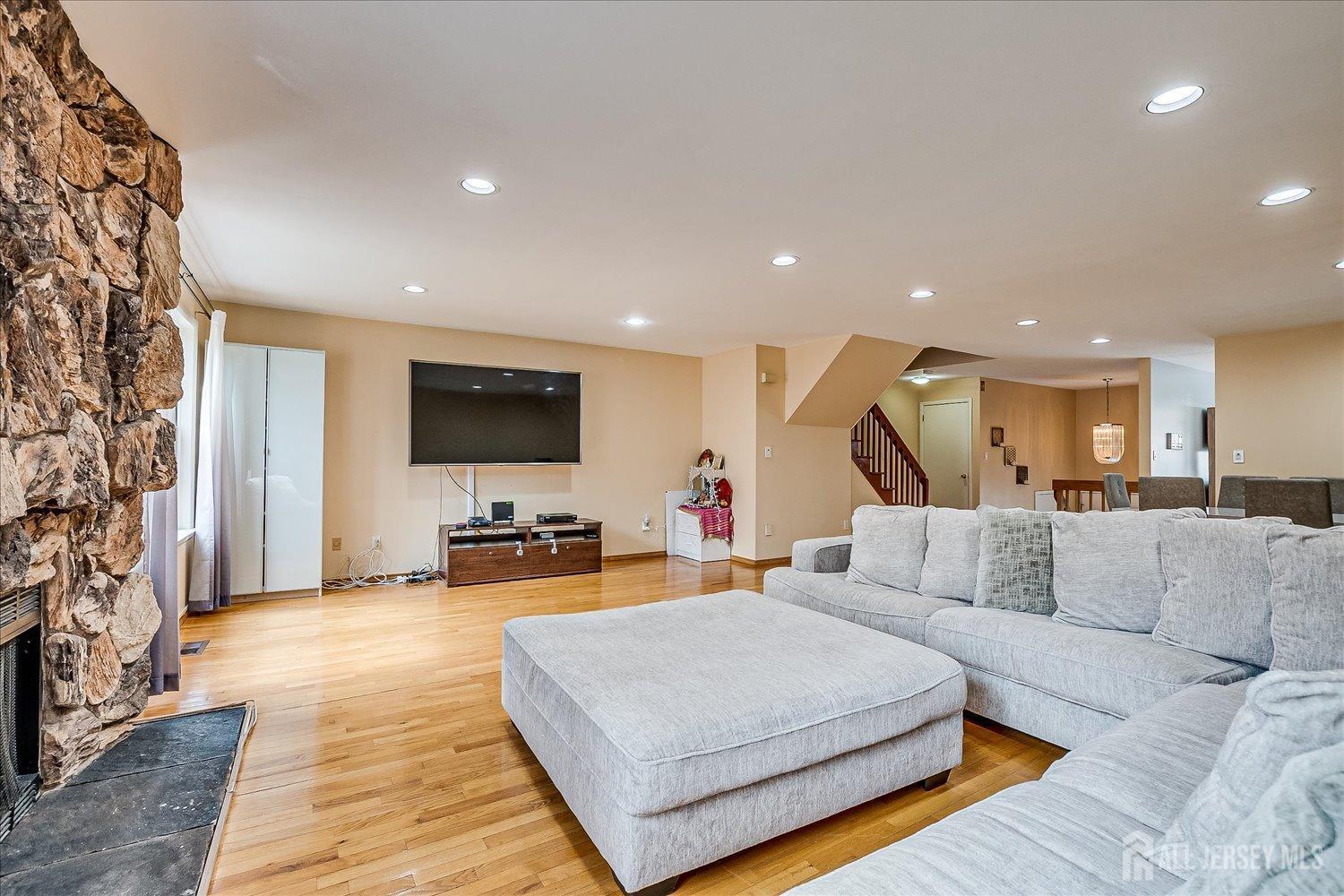 4404 Stonehedge Road, Edison, New Jersey image 16