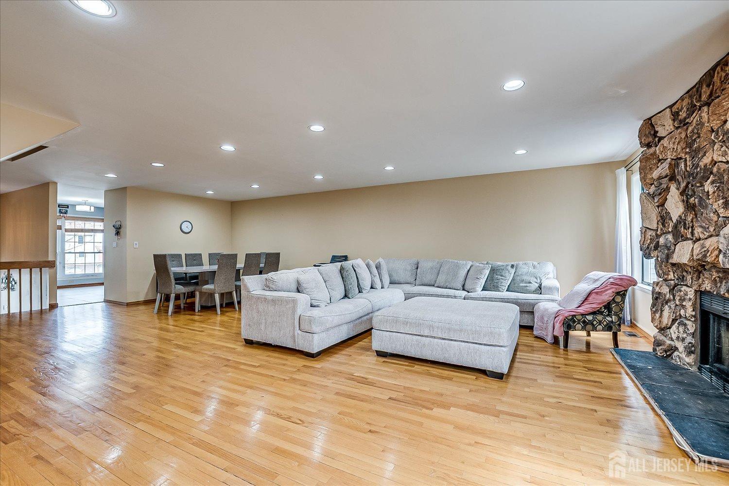 4404 Stonehedge Road, Edison, New Jersey image 14