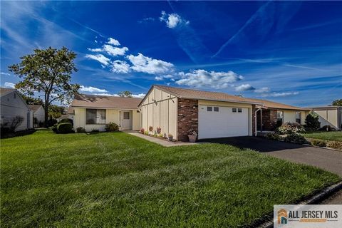 Condo For Sale - 30 Larch Plaza #30A<br/> Middlesex County, Monroe, NJ 08831