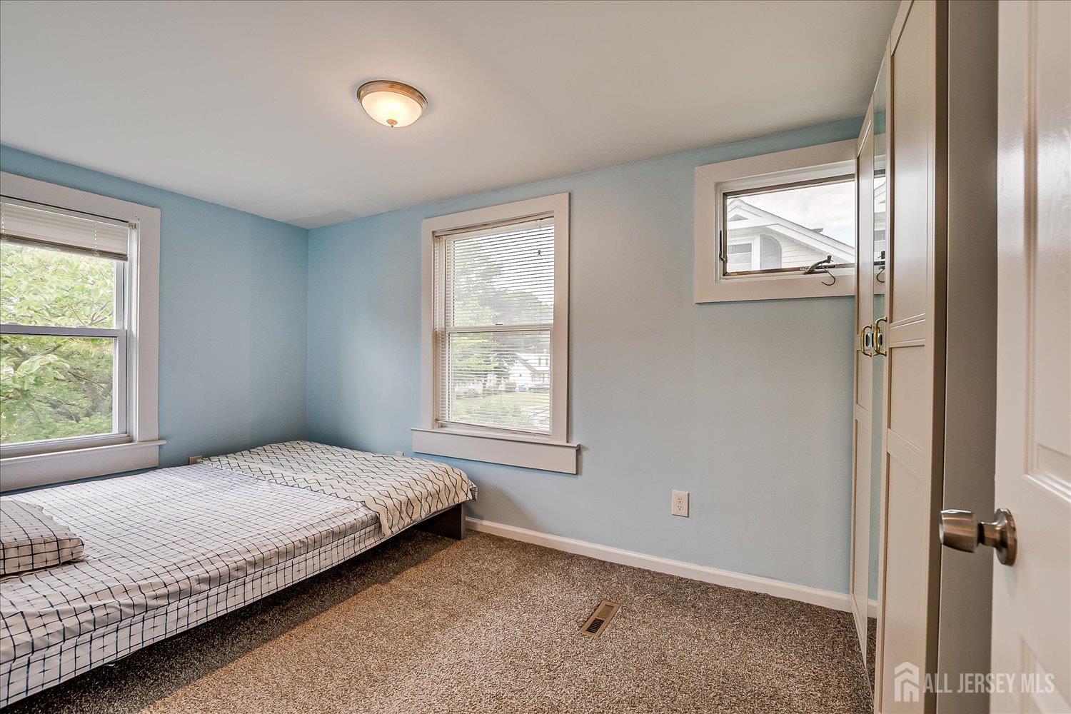 South Plainfield, New Jersey 07080, United States, 3 Bedrooms Bedrooms, ,2 BathroomsBathrooms,Residential,Active,177440